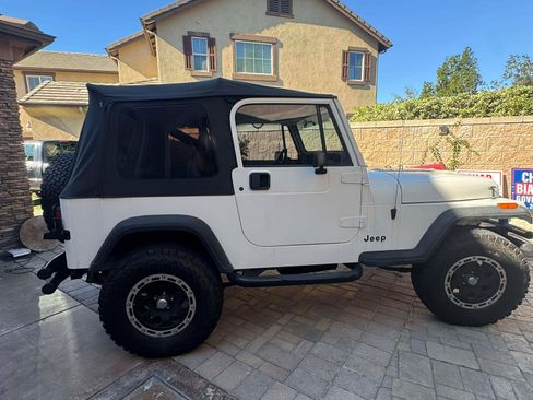 Used 1992 Jeep Wrangler 4WD image 4