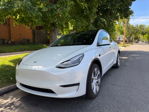 Used 2020 Tesla Model Y Long Range image 1