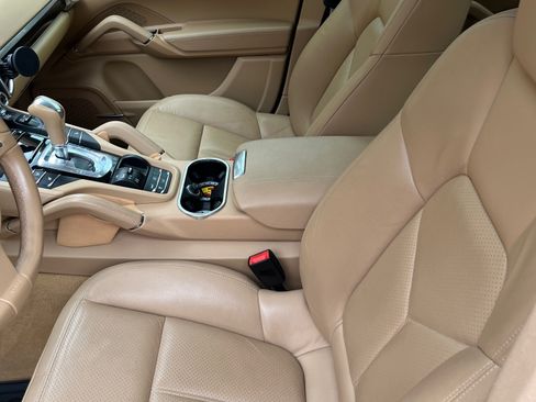 Used 2011 Porsche Cayenne S image 10