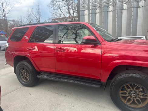 Used 2020 Toyota 4Runner TRD Off-Road AWD/4WD image 12