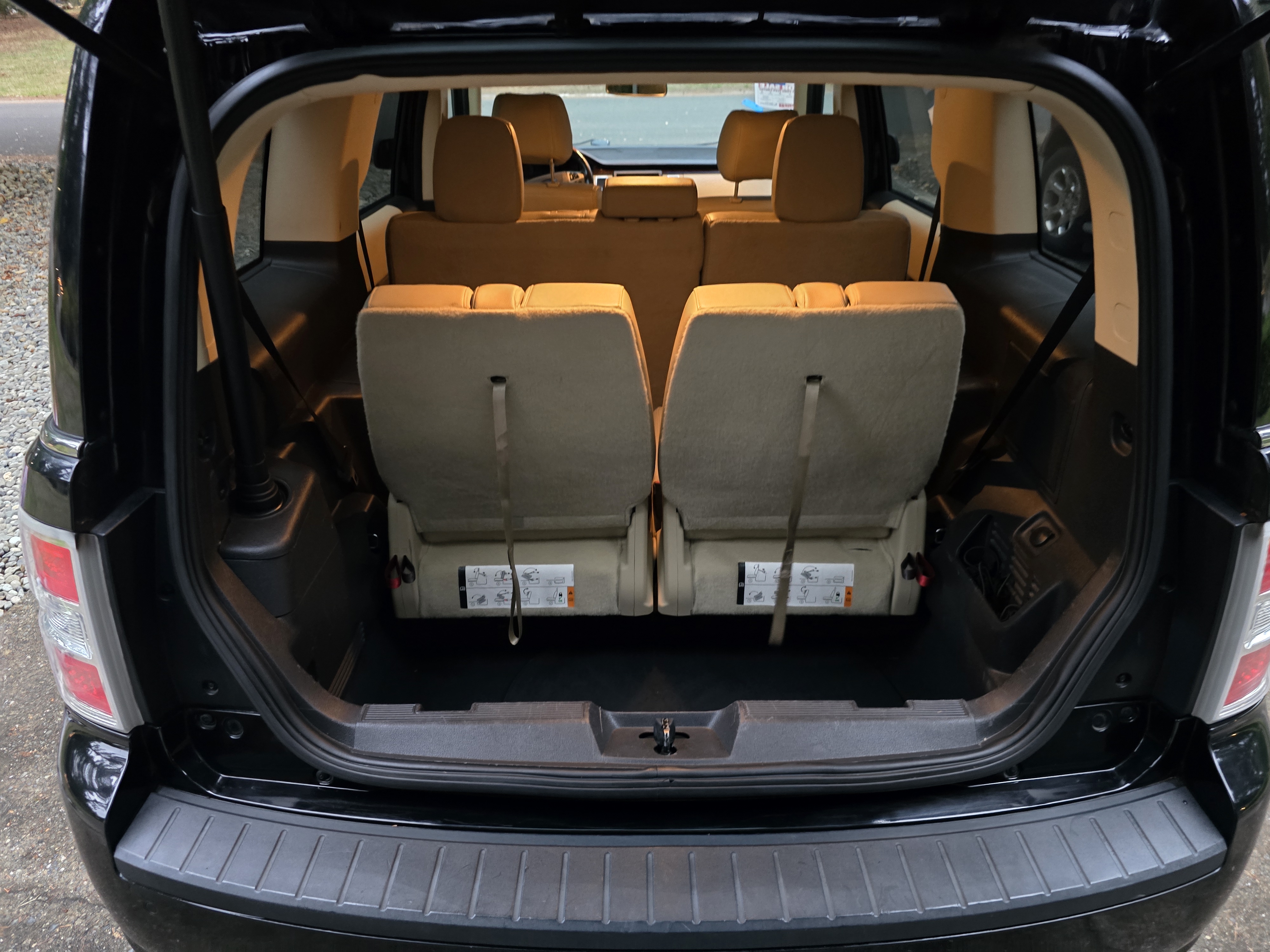 Used 2018 Ford Flex Limited w/ Class III Trailer Tow Package FWD image 8