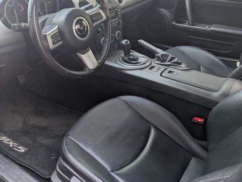 Used 2010 MAZDA MX-5 Miata Grand Touring w/ Premium Pkg image 11