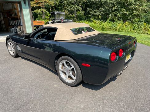 Used 2000 Chevrolet Corvette Convertible w/ Performance Handling Pkg RWD image 4
