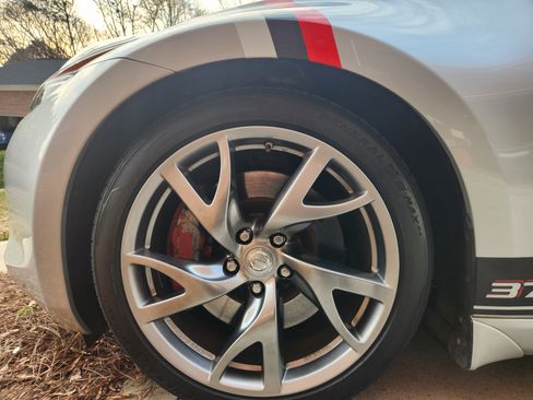 Used 2009 Nissan 370Z Touring w/ Sport Pkg image 11