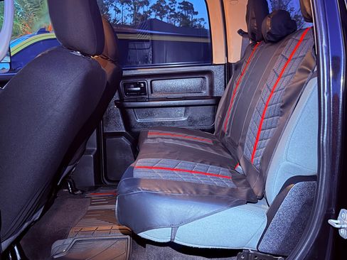 Used 2018 RAM 3500 Tradesman w/ Chrome Appearance Group image 9