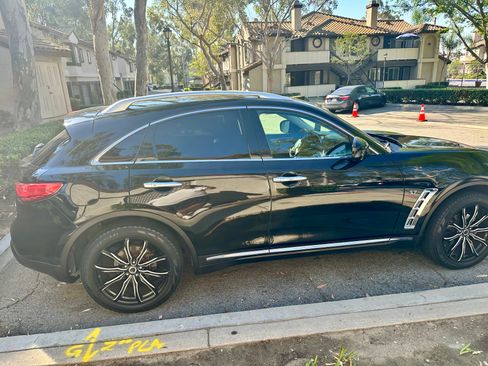 Used 2016 INFINITI QX70 3.7 w/ Premium Package image 4