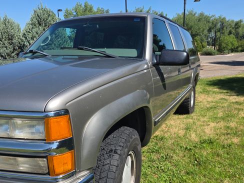 Used 1999 Chevrolet Suburban 4WD w/ Preferred Equipment Group 2 image 6
