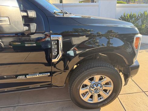 Used 2019 Ford F250 Platinum w/ Platinum Ultimate Package image 5