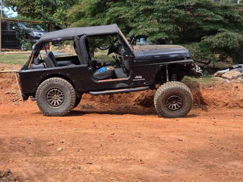 Used 2005 Jeep Wrangler Unlimited image 1