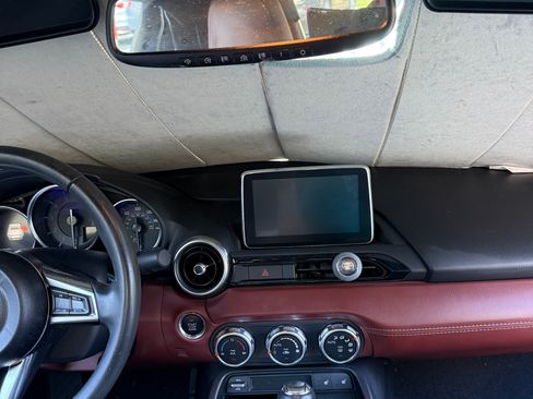 Used 2017 MAZDA MX-5 Miata RF Grand Touring image 2