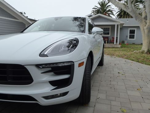 Used 2017 Porsche Macan Turbo image 11