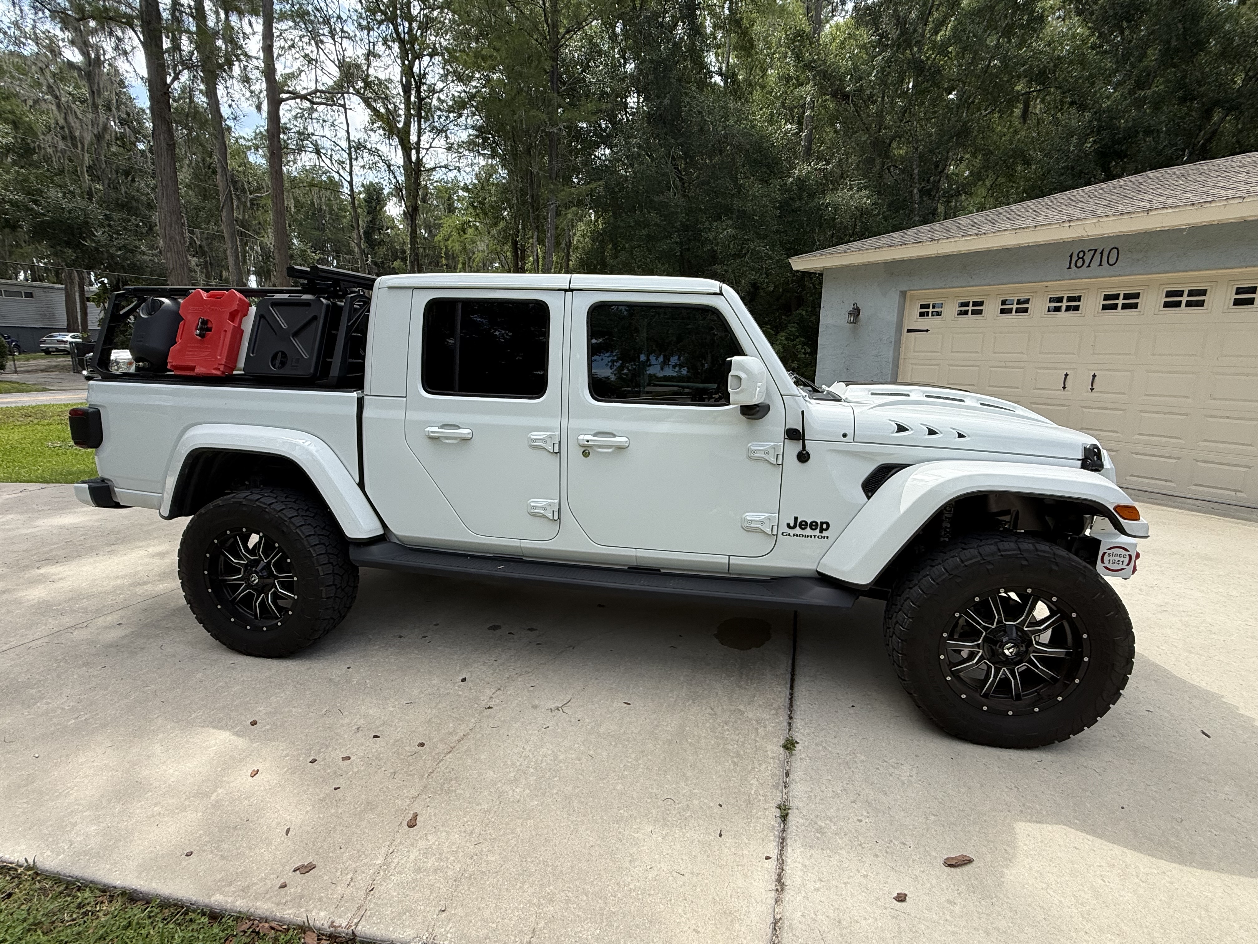 Used 2022 Jeep Gladiator Overland AWD/4WD image 9