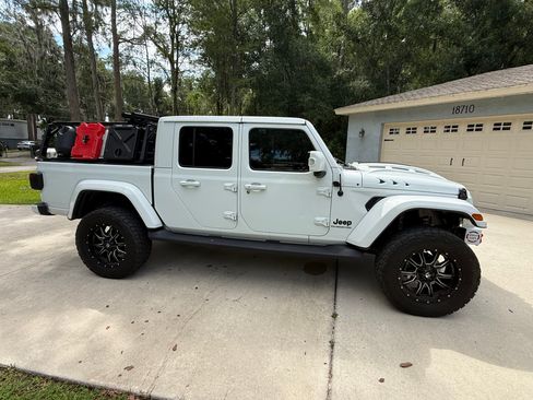 Used 2022 Jeep Gladiator Overland AWD/4WD image 9