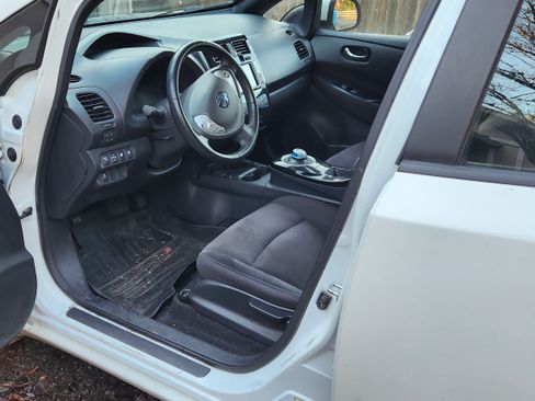 Used 2013 Nissan Leaf SV w/ LED & Quick Charge Pkg image 13