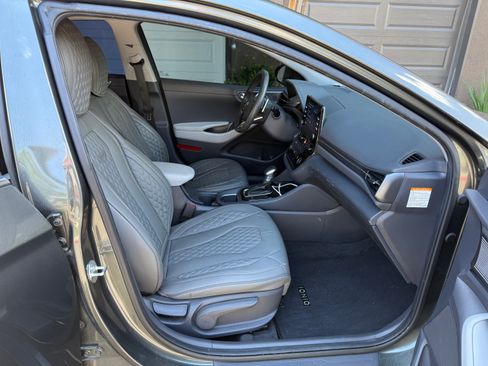 Used 2022 Hyundai Ioniq SE FWD image 10