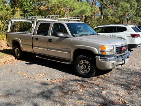 Used 2005 GMC Sierra 2500 SLT w/ Heavy-Duty Power Package image 2