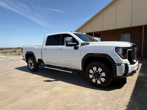 Used 2024 GMC Sierra 2500 Denali w/ Denali Reserve Package image 4