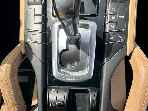 Used 2014 Porsche Cayenne Diesel Platinum Edition image 14