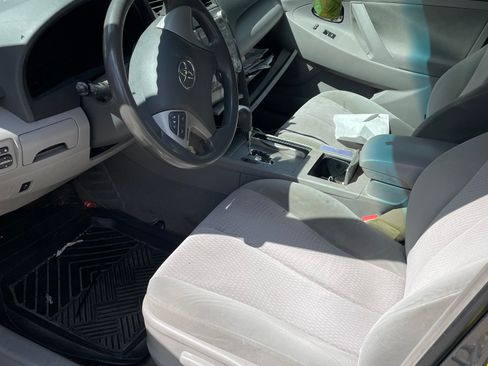 Used 2011 Toyota Camry LE w/ LE Extra-Value Pkg image 5