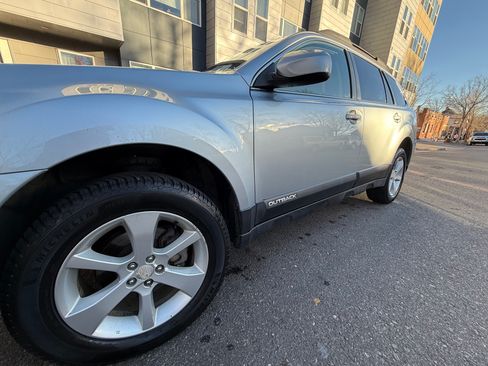 Used 2014 Subaru Outback 2.5i Premium image 12