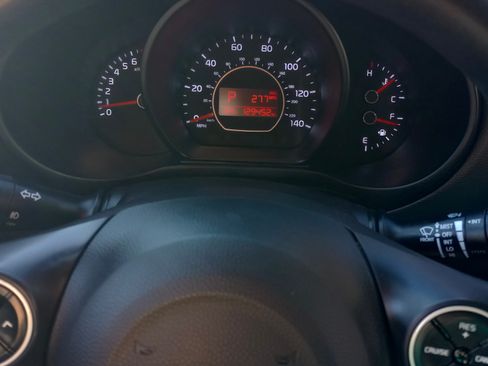 Used 2017 Kia Soul + image 11