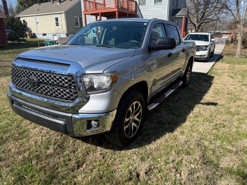 Used 2018 Toyota Tundra SR5 w/ SR5 Upgrade Package image 1