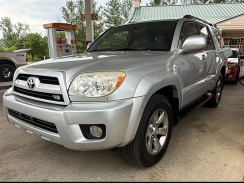 Used 2006 Toyota 4Runner Limited AWD/4WD image 2