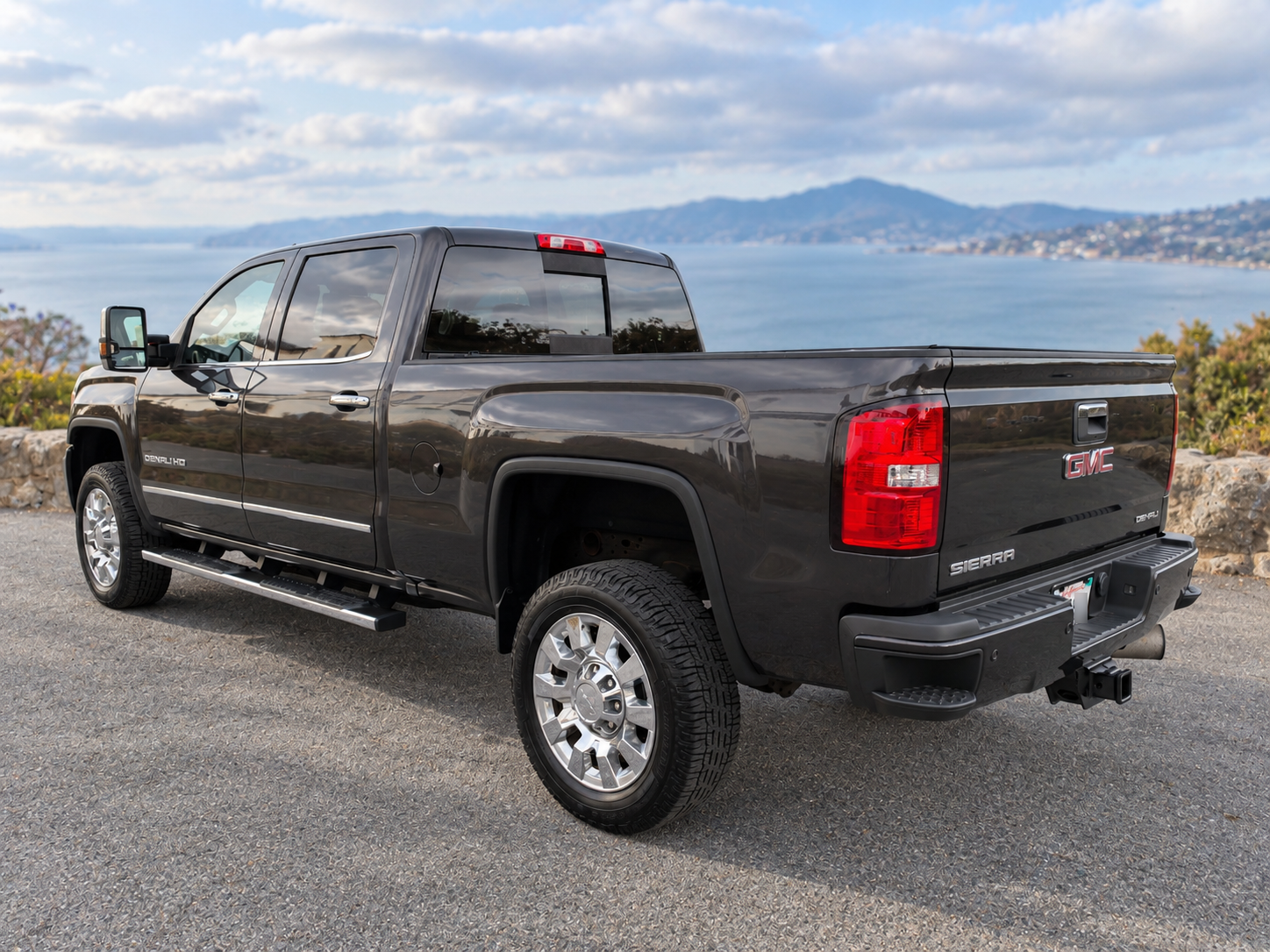 Used 2016 GMC Sierra 2500 Denali w/ Duramax Plus Package AWD/4WD image 15