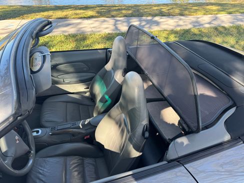 Used 2002 Porsche 911 Carrera 4 image 8