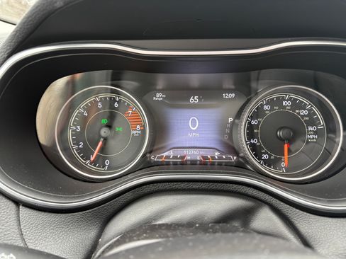 Used 2019 Jeep Cherokee Limited image 11