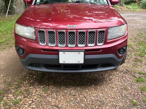 Used 2016 Jeep Compass Latitude FWD image 12