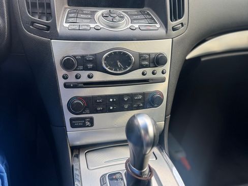 Used 2015 INFINITI Q60 Convertible w/ Premium Package RWD image 11