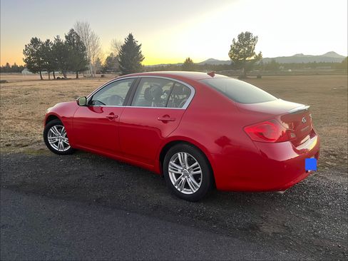 Used 2013 INFINITI G37 x Sedan w/ Premium Pkg image 2
