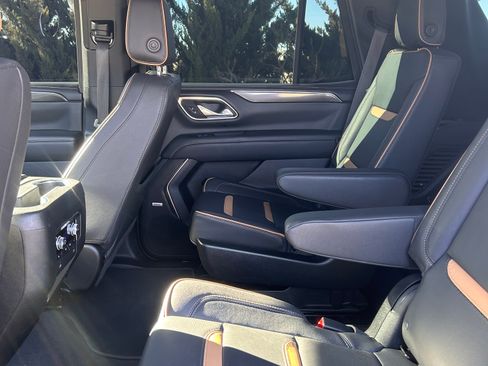 Used 2024 GMC Yukon AT4 w/ Technology Package image 8