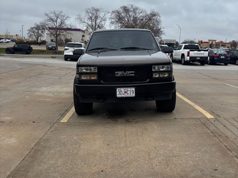 Used 1997 GMC Yukon 4WD 4-Door w/ Marketing Opt Pkg 5 image 9