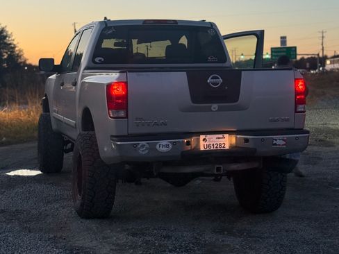Used 2009 Nissan Titan SE w/ SE Drivers Convenience Pkg image 11