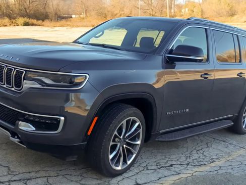 Used 2023 Jeep Wagoneer L 4WD w/ Convenience Group I image 1