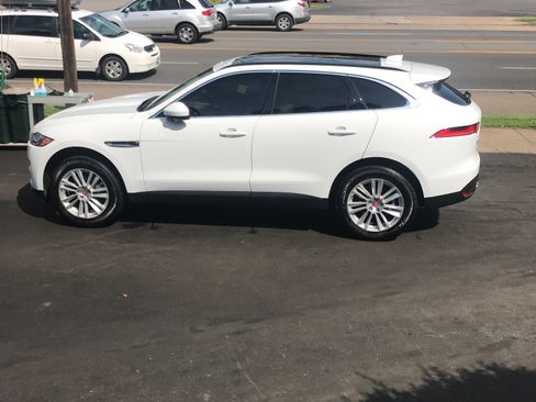 Used 2017 Jaguar F-PACE Prestige image 9