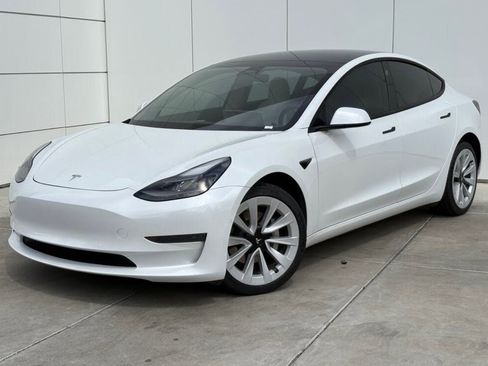 Used 2021 Tesla Model 3 Standard Range Plus image 6