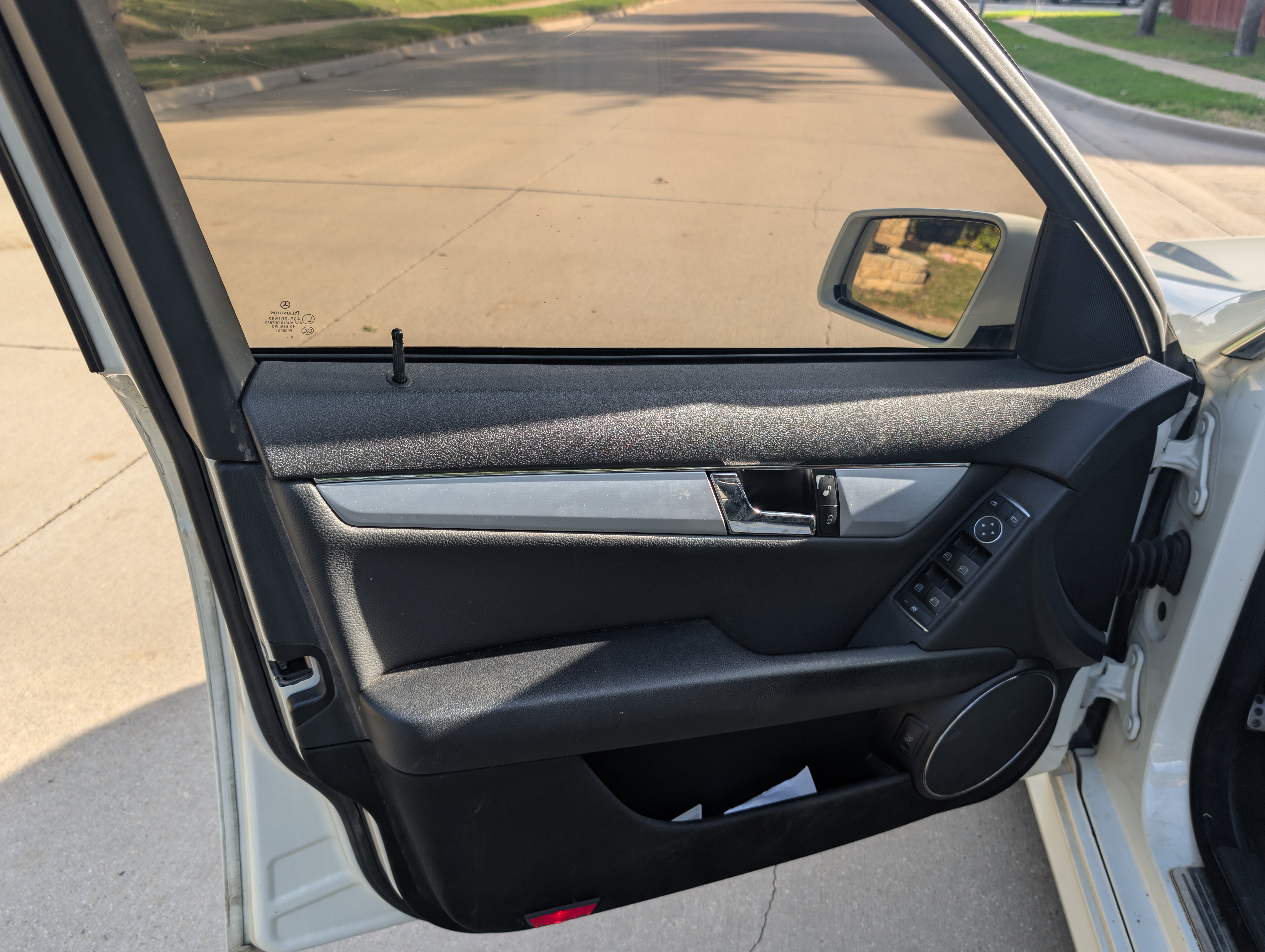 Used 2011 Mercedes-Benz C 300 Sedan image 14