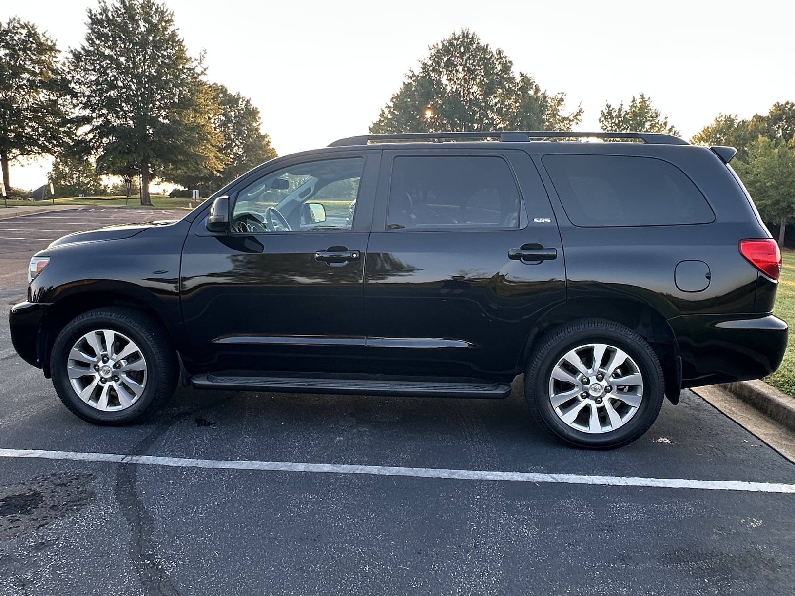 Used 2011 Toyota Sequoia SR5 w/ Premium Pkg AWD/4WD image 10