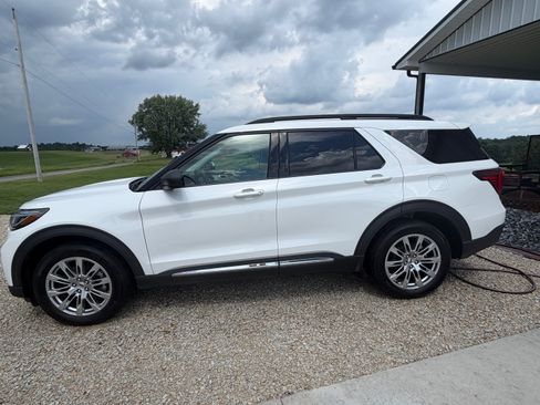 Used 2025 Ford Explorer Active w/ Active Comfort Package AWD/4WD image 4