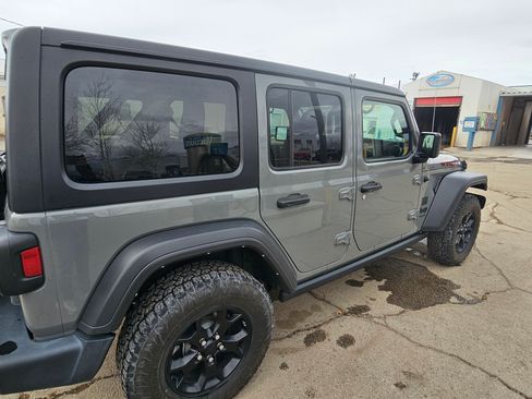 Used 2022 Jeep Wrangler Unlimited Sport image 5