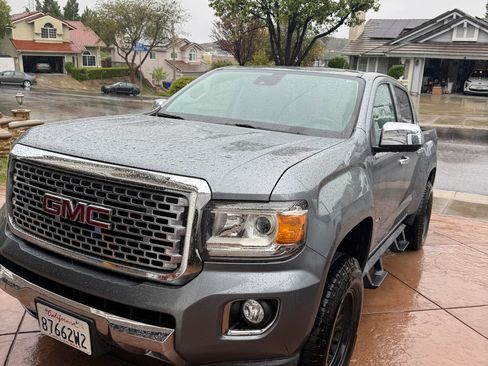 Used 2020 GMC Canyon Denali image 2