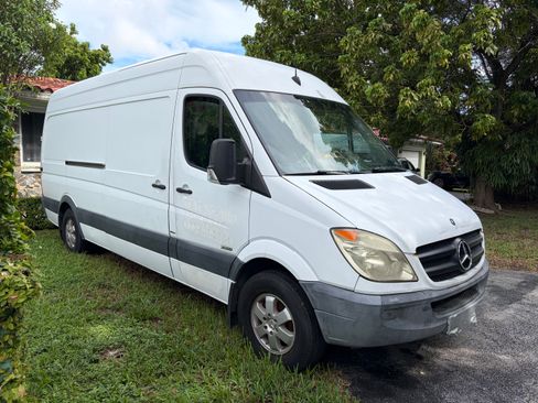 Used 2011 Mercedes-Benz Sprinter 2500 image 1