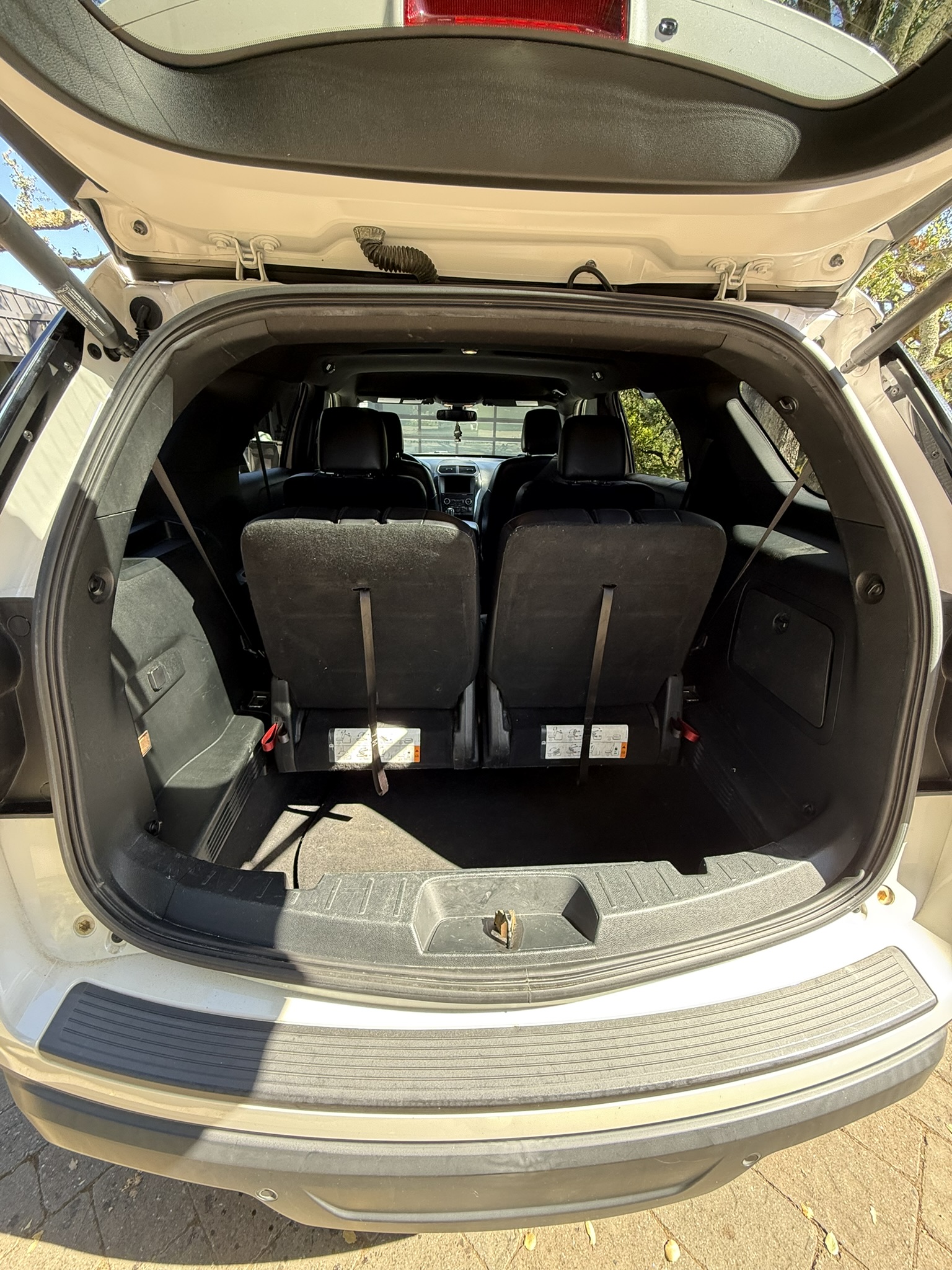 Used 2019 Ford Explorer XLT w/ Equipment Group 202A AWD/4WD image 16
