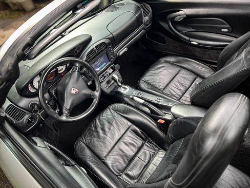 Used 2003 Porsche 911 Carrera image 6