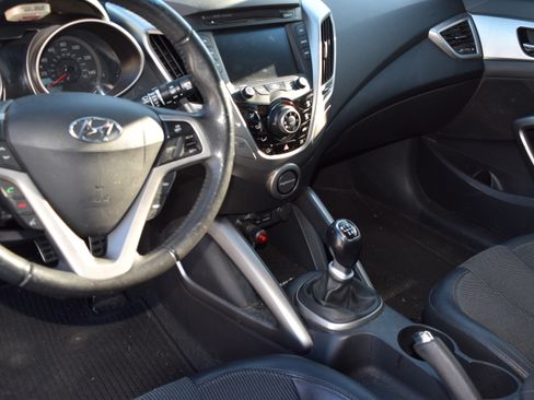 Used 2012 Hyundai Veloster w/ Style Pkg image 11