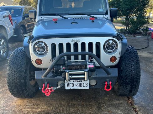 Used 2011 Jeep Wrangler Rubicon w/ PWR Convenience Group image 16