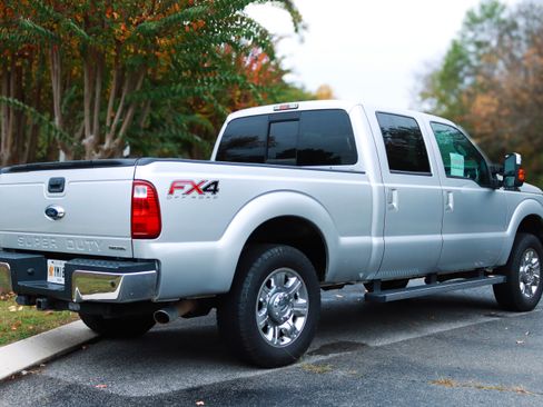 Used 2015 Ford F250 Lariat w/ Lariat Ultimate Package image 2
